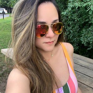 Meet your Posher, Alejandra nava